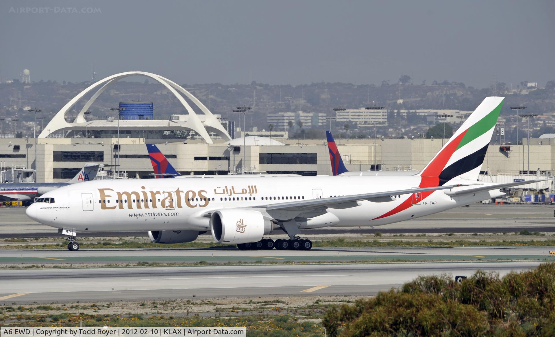 A6-EWD, 2007 Boeing 777-21H/LR C/N 35577, Arrived on 25L