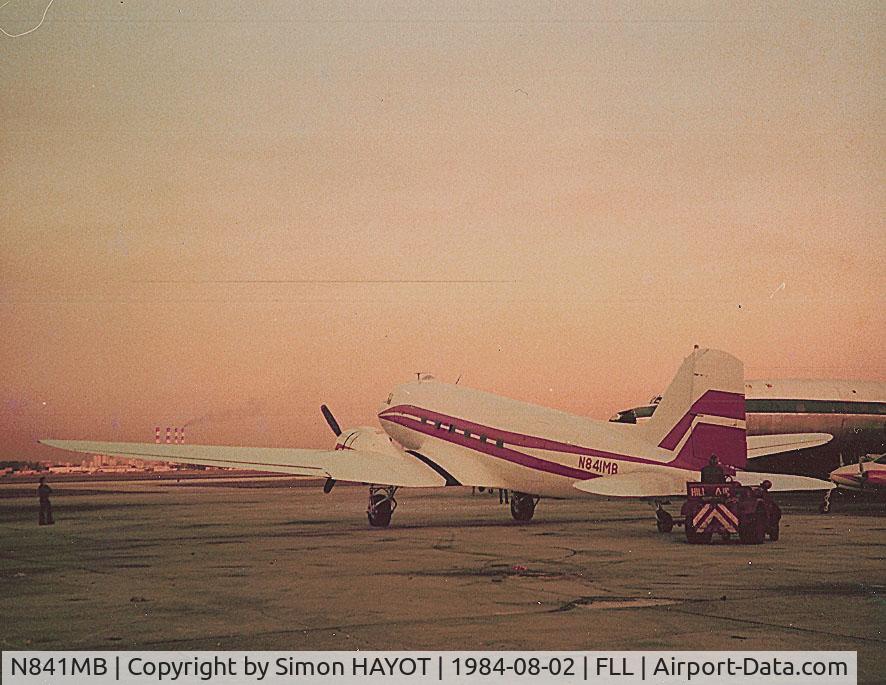 N841MB, 1942 Douglas DC-3A-S1C3G C/N 18961, Sunset in Fort Lauderdale Florida
