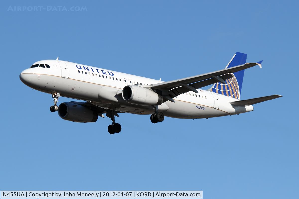 N455UA, 1999 Airbus A320-232 C/N 1105, Short final for 28