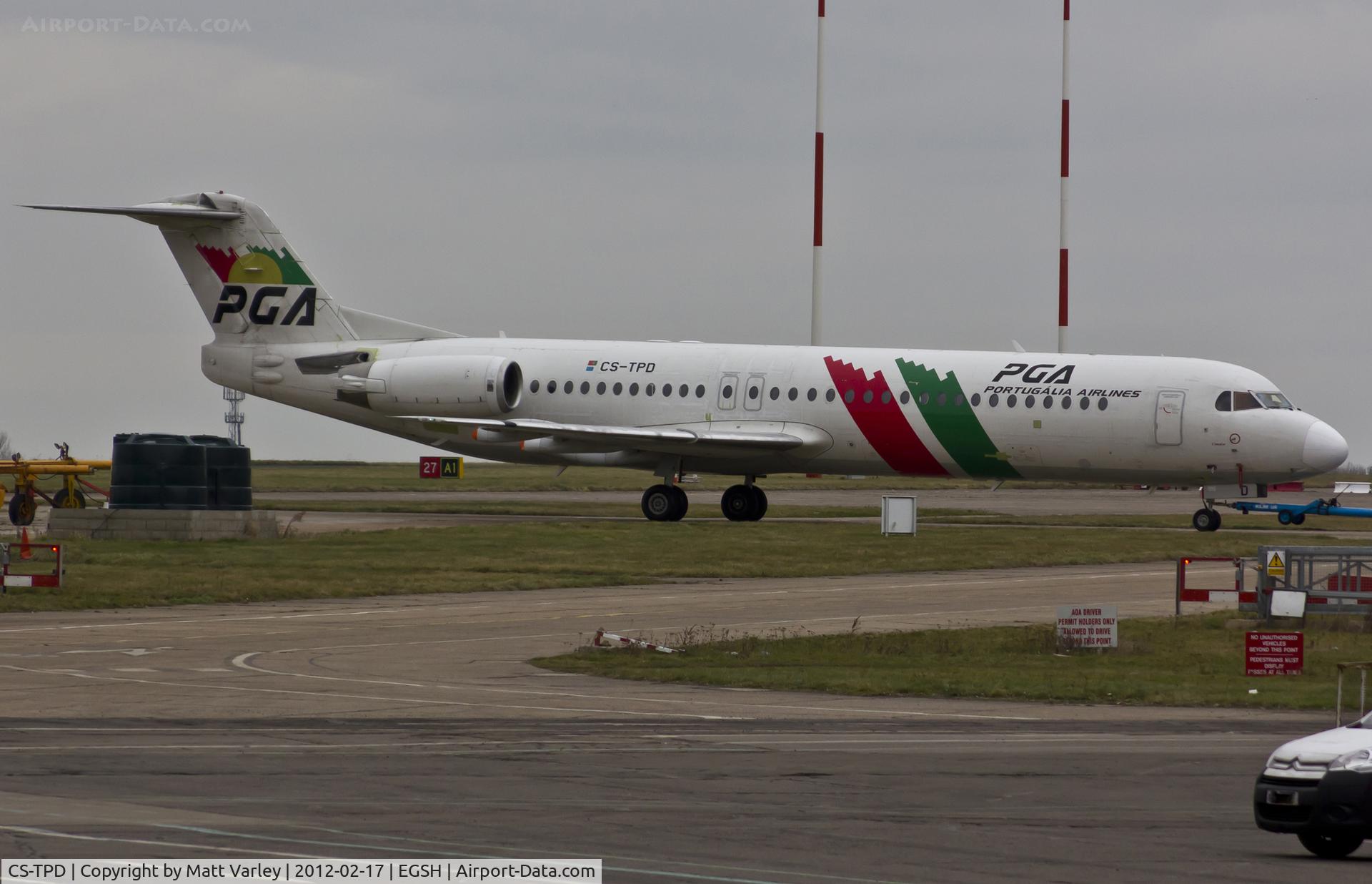 CS-TPD, 1991 Fokker 100 (F-28-0100) C/N 11317, Being towed to the Air Livery hangar for spray.