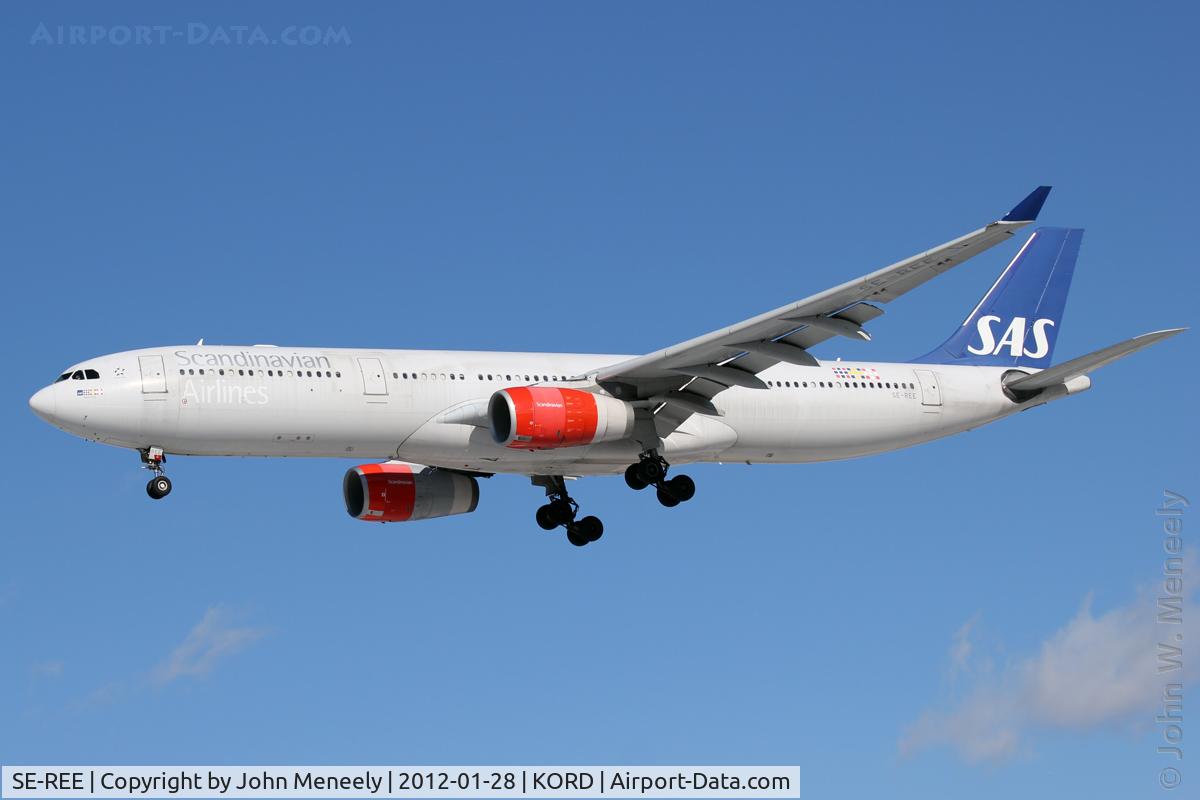 SE-REE, 2003 Airbus A330-343X C/N 515, Short final for 28