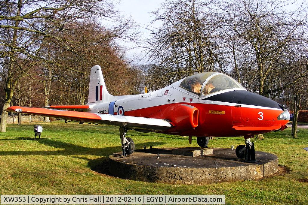 XW353, 1971 BAC 84 Jet Provost T.5A C/N EEP/JP/1003, RAF Cranwell gate gaurdian