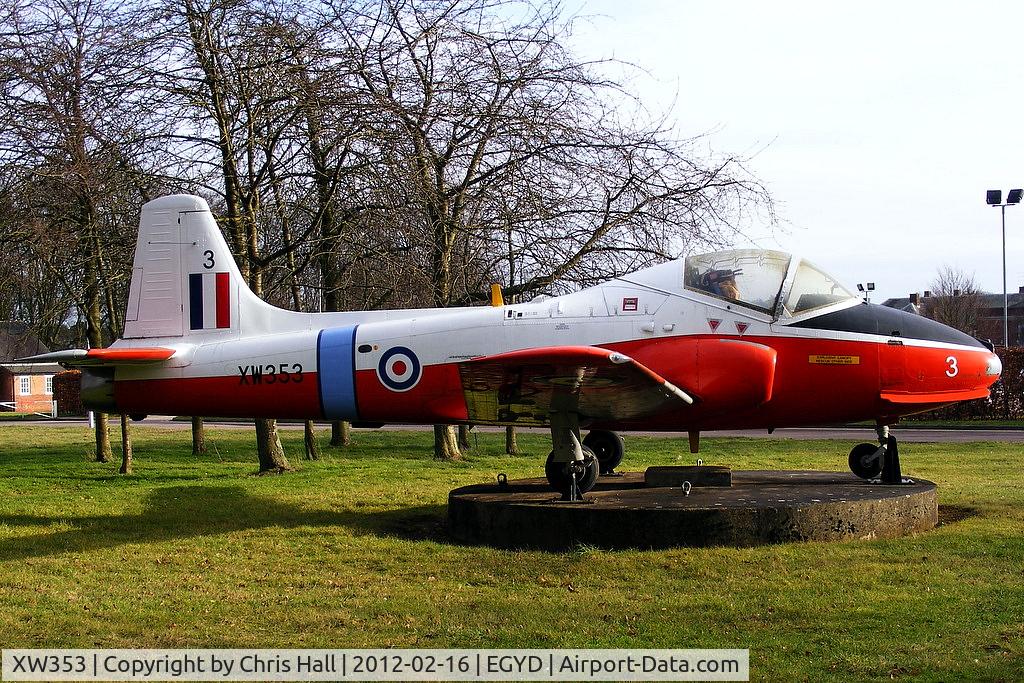 XW353, 1971 BAC 84 Jet Provost T.5A C/N EEP/JP/1003, RAF Cranwell gate guard