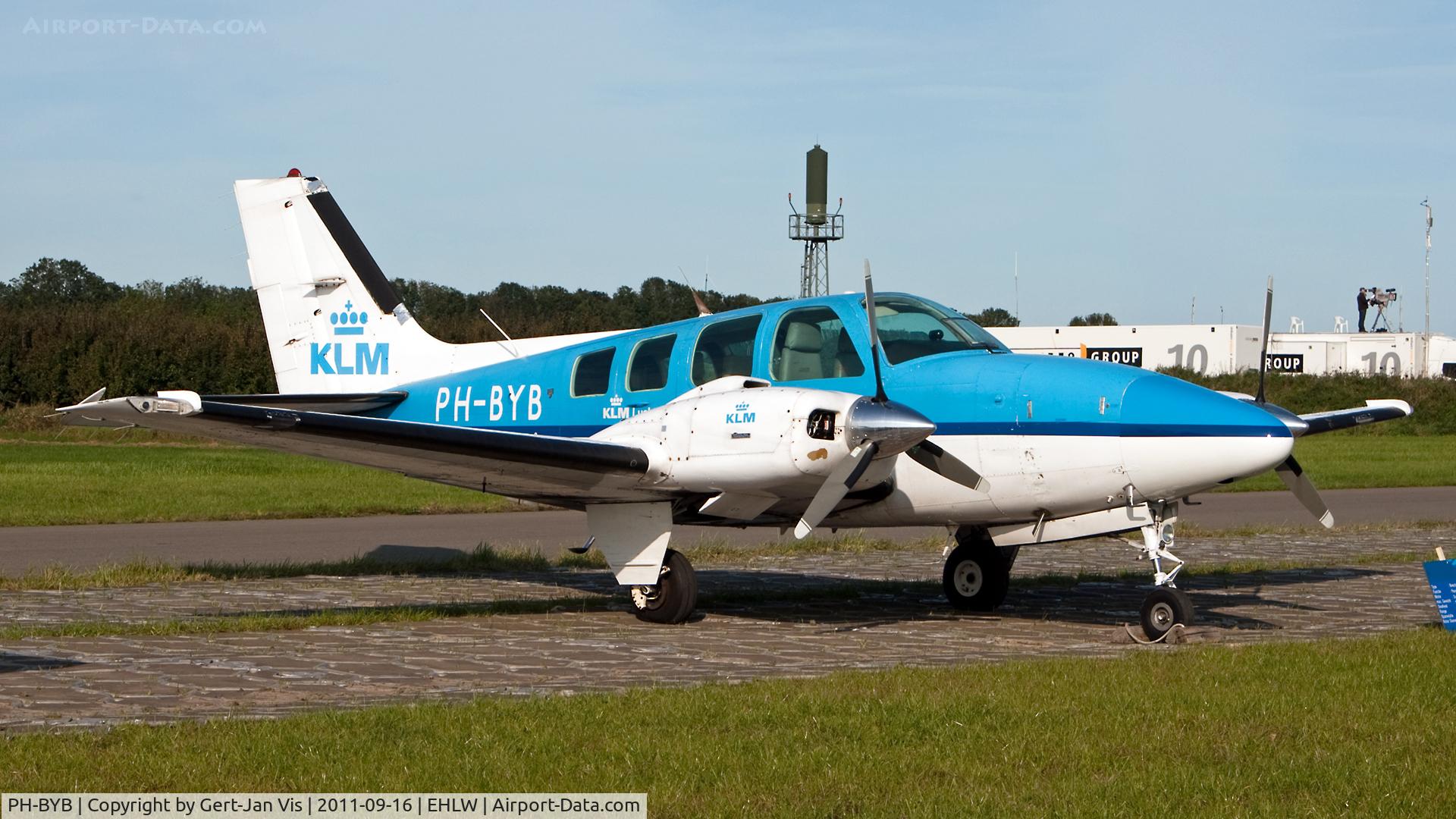PH-BYB, Beech 58 Baron C/N TH-1613, at the Open House 2011