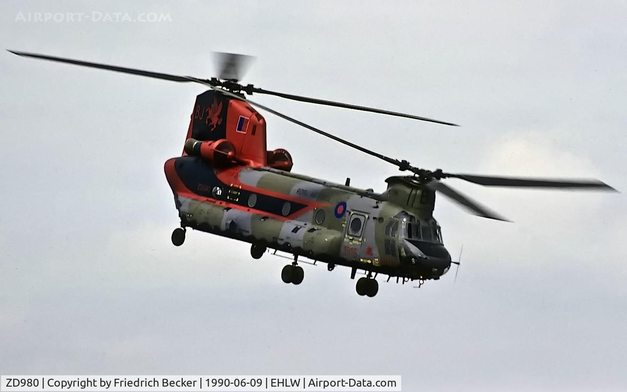 ZD980, 1985 Boeing Vertol Chinook HC.2 C/N MA-037/B-872/M-7027, flying display