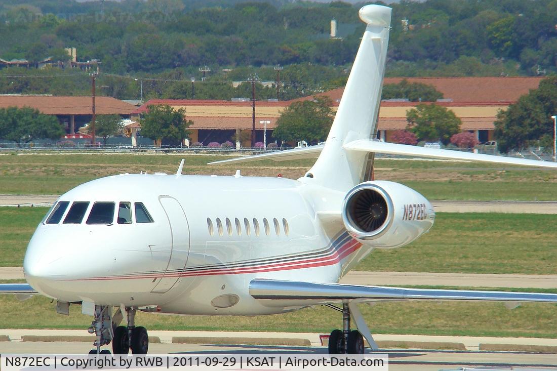 N872EC, 2001 Dassault Falcon 2000 C/N 143, Parked