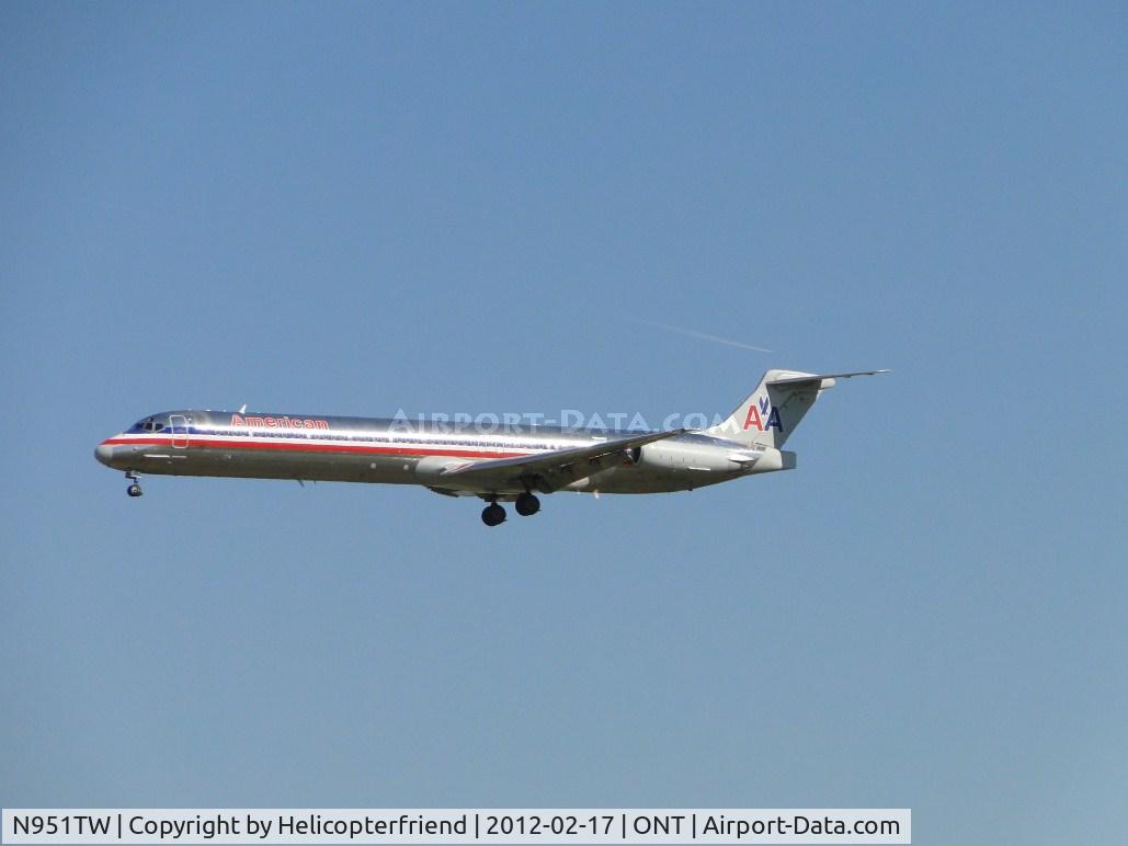 N951TW, 1996 McDonnell Douglas MD-83 (DC-9-83) C/N 53470, On final for 26R