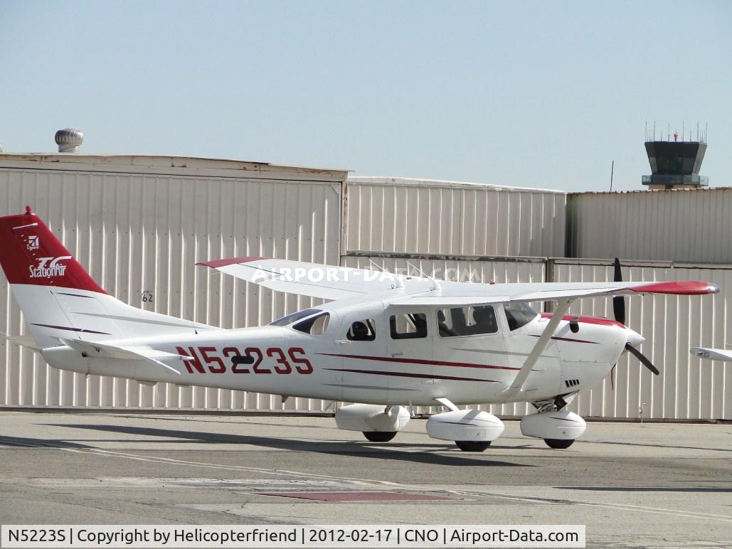 N5223S, 2003 Cessna T206H Turbo Stationair C/N T20608384, Parked by a hanger and appeared to be getting ready for a flight