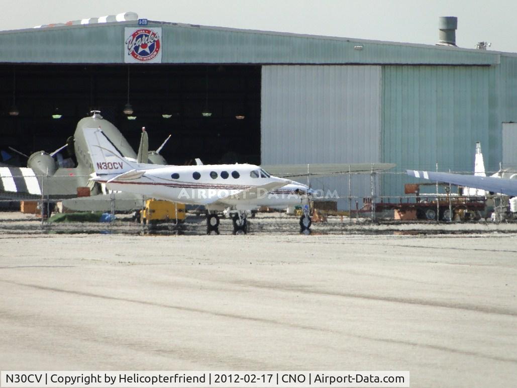 N30CV, 1977 Beech E-90 King Air C/N LW-252, Taxiing past Yank's Air Museum area