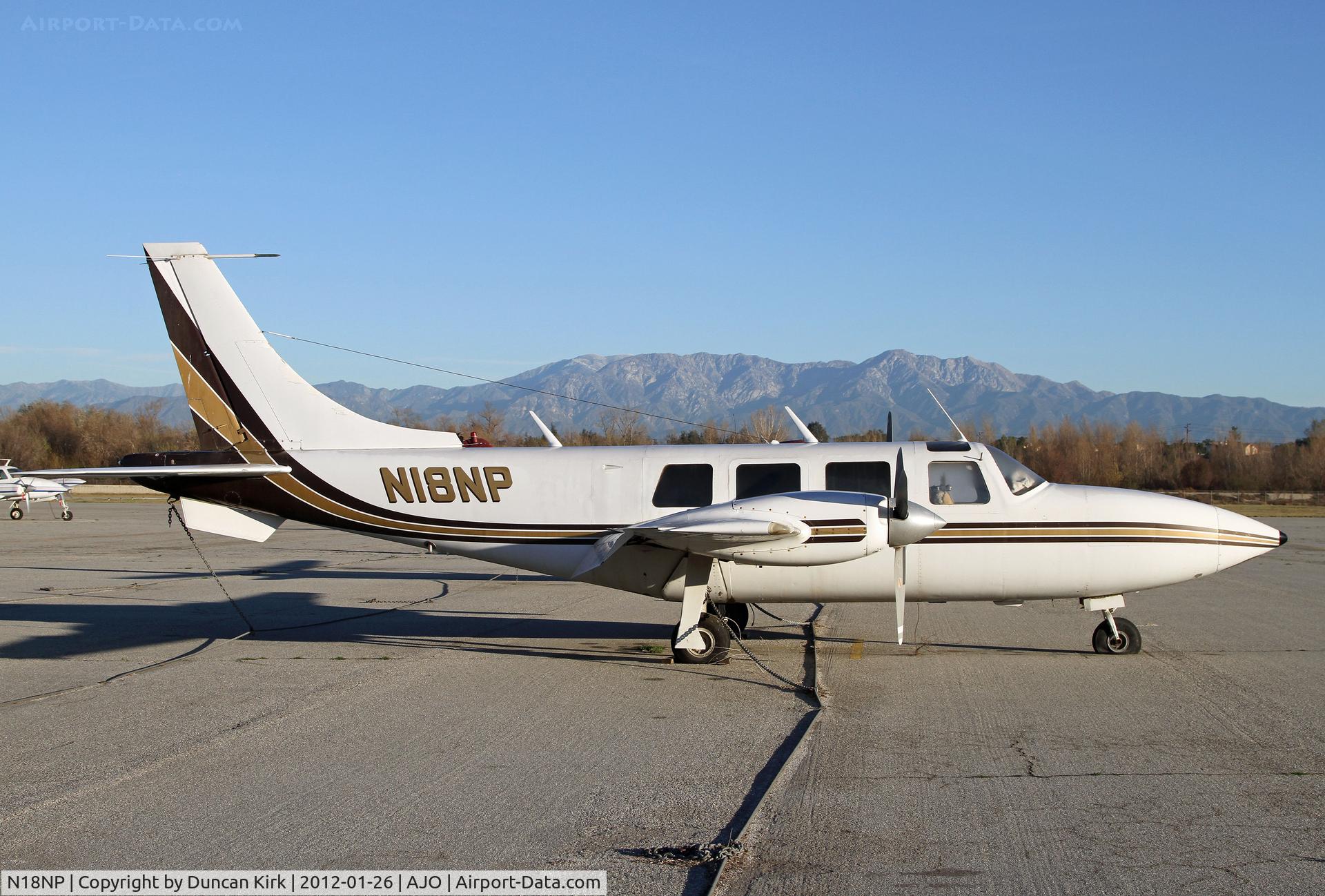 N18NP, 1975 Smith Aerostar 601P C/N 61P-0237-036, Early morning Aerostar shot
