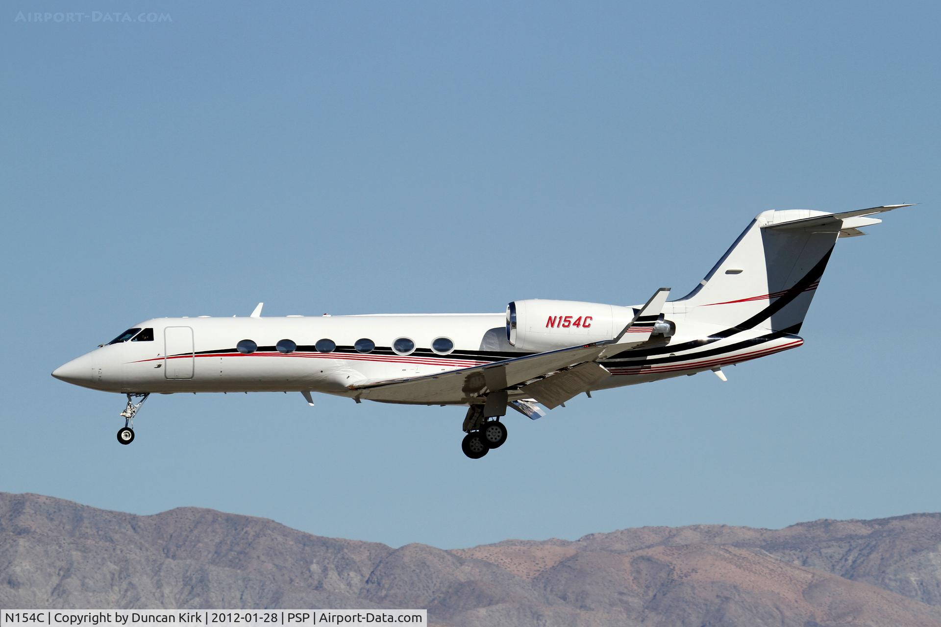 N154C, 2002 Gulfstream Aerospace G-IV SP C/N 1493, Nice landing shot at Palm Springs