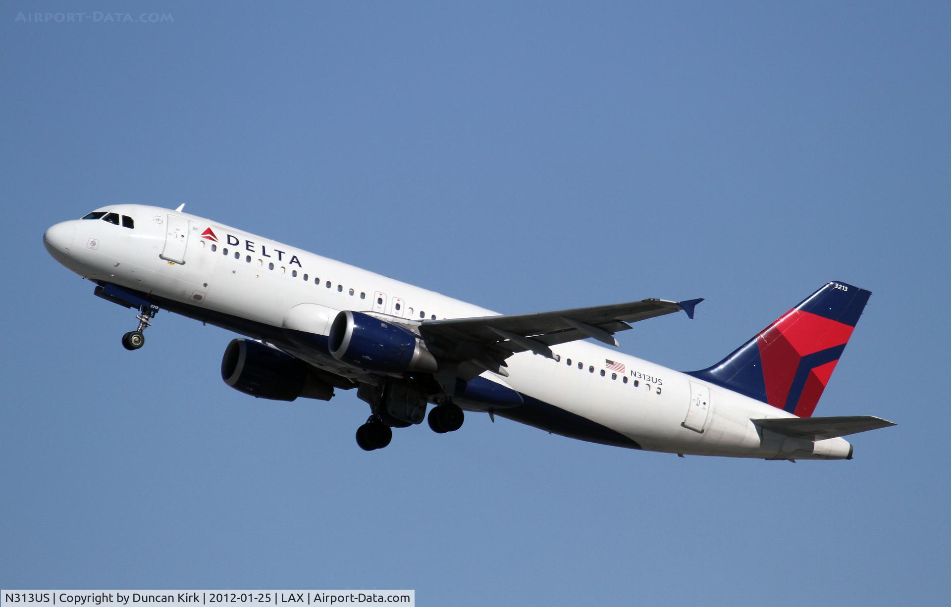 N313US, 1990 Airbus A320-211 C/N 153, Climbing out of LAX from Telegraph Hill