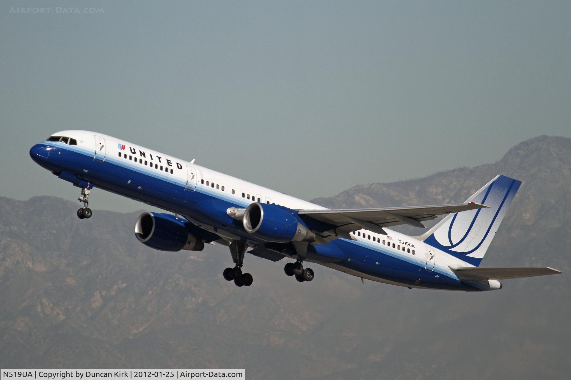 N519UA, 1990 Boeing 757-222 C/N 24872, Nice climb out shot