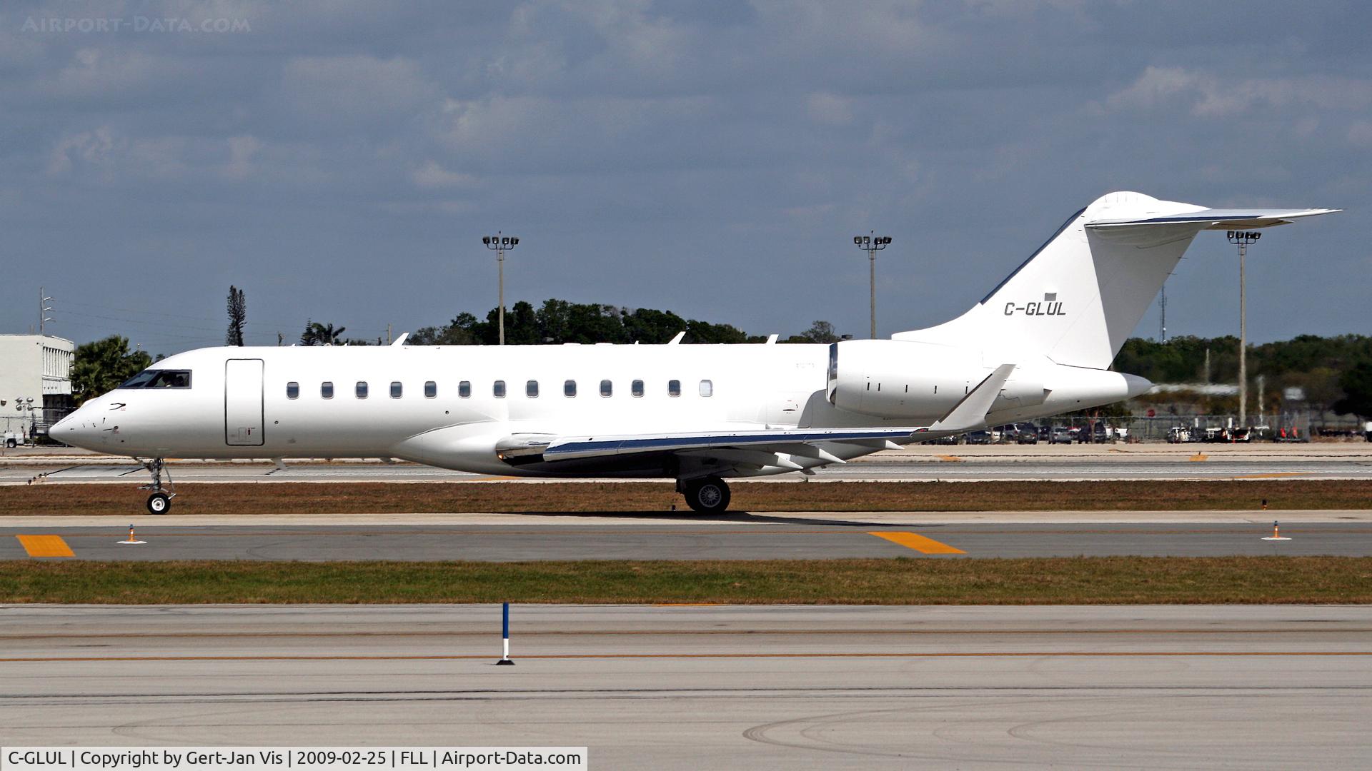 C-GLUL, 2007 Bombardier BD-700-1A10 Global Express C/N 9264, In Dutch it's a very nice registration