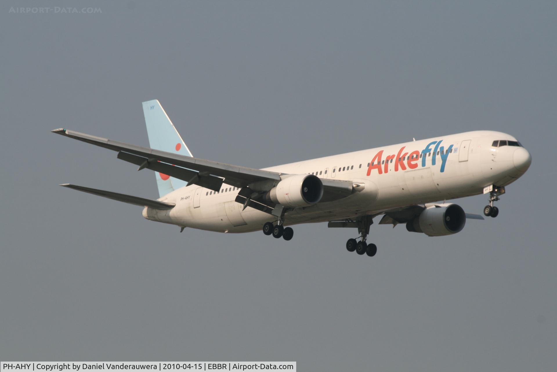 PH-AHY, 1990 Boeing 767-383/ER C/N 24848, Arrival of flight JAF304 to RWY 02
