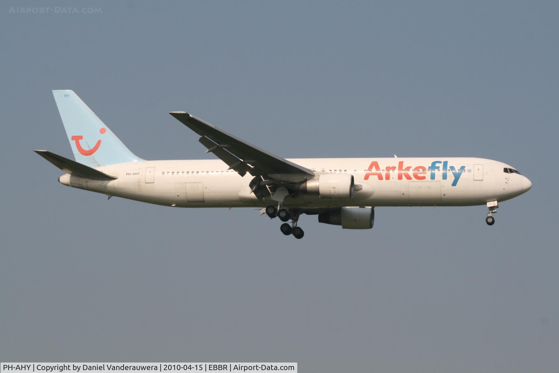 PH-AHY, 1990 Boeing 767-383/ER C/N 24848, Flight JAF304 is descending to RWY 02
