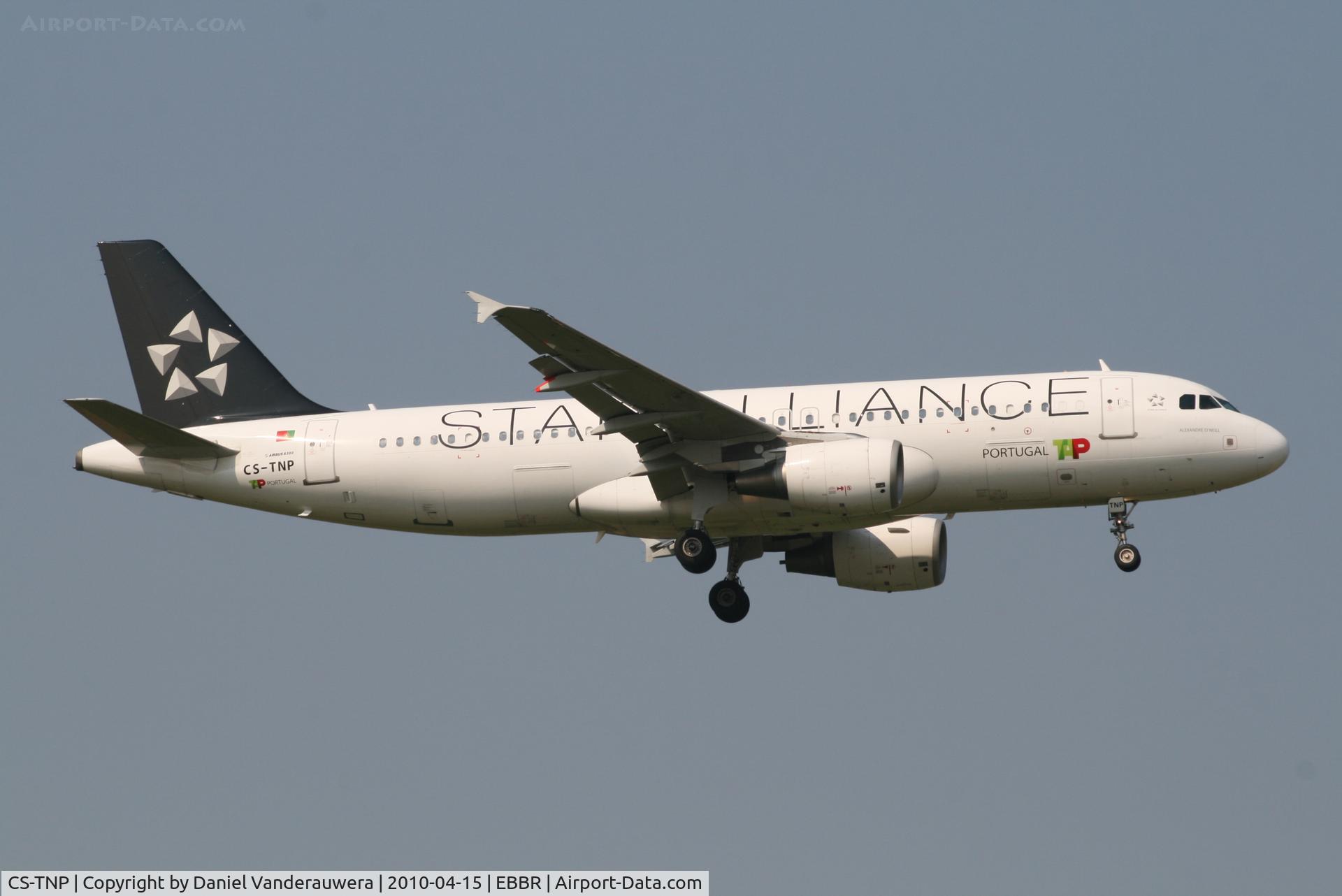 CS-TNP, 2004 Airbus A320-214 C/N 2178, Arrival of flight TP604 to RWY 02