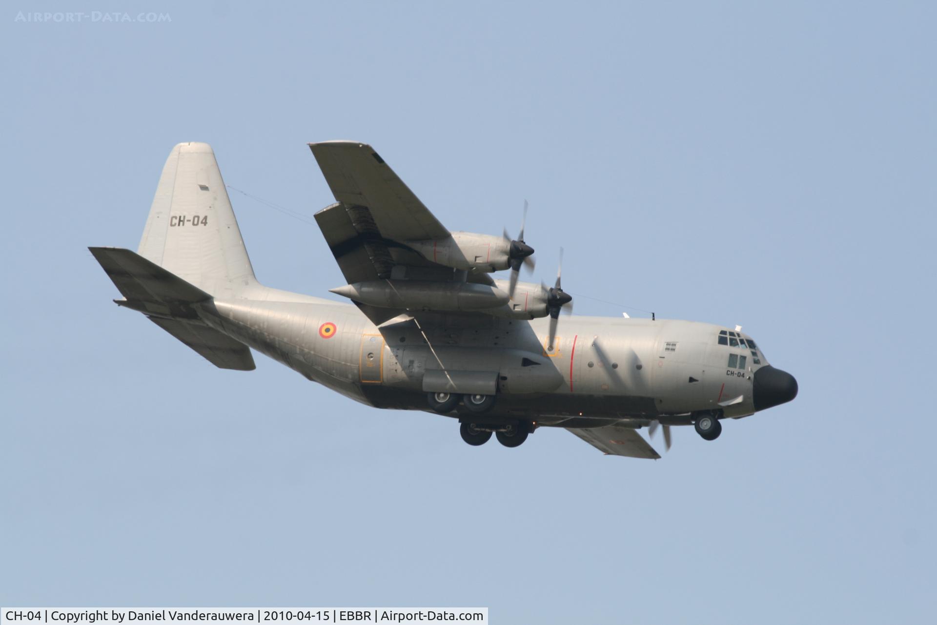 CH-04, 1972 Lockheed C-130H Hercules C/N 382-4467, Descending to RWY 02
