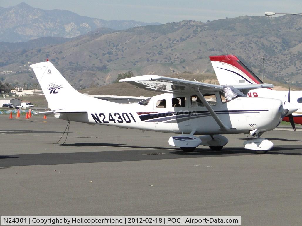 N24301, 1999 Cessna T206H Turbo Stationair C/N T20608139, Parked in transient parking