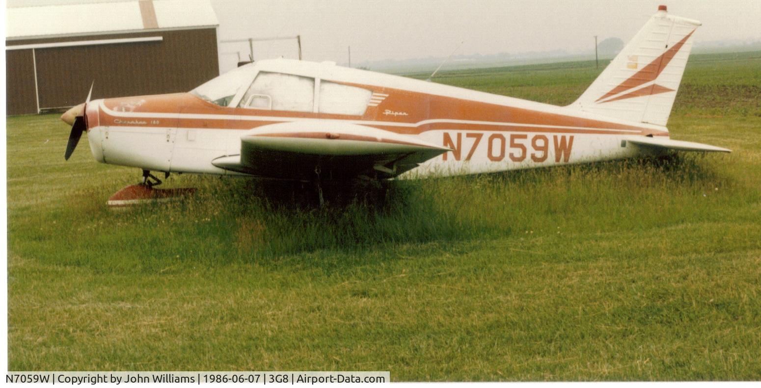 N7059W, 1962 Piper PA-28-180 C/N 28-811, Geneseo, IL June 7, 1986.