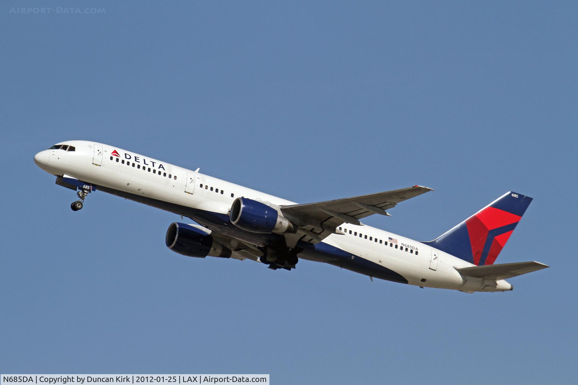 N685DA, 1995 Boeing 757-232 C/N 27588, Delta B.757 climbing out of LAX