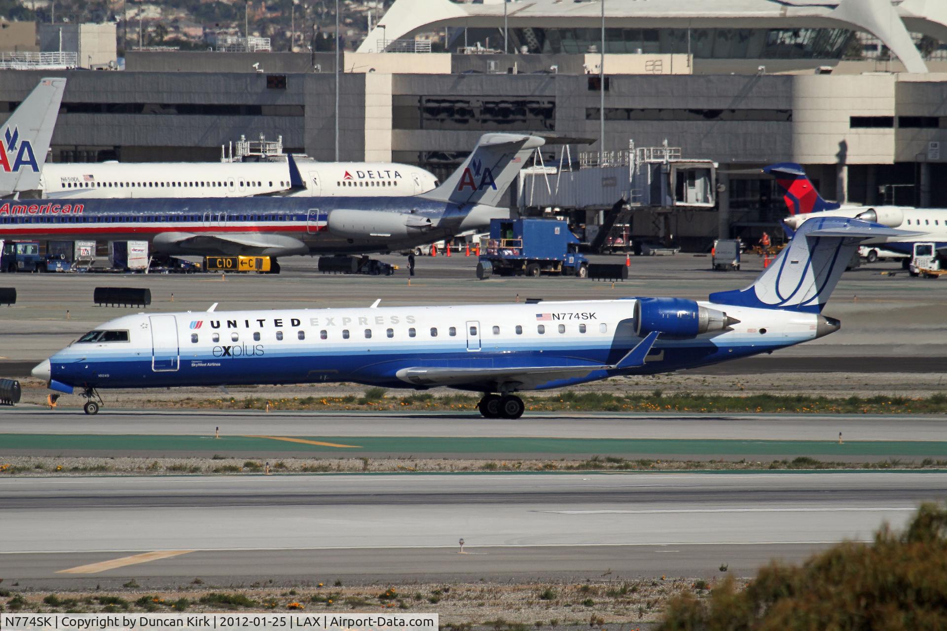N774SK, 2006 Canadair CL-600-2C10 Regional Jet CRJ-700 C/N 10240, Rolling out from landing on 25L