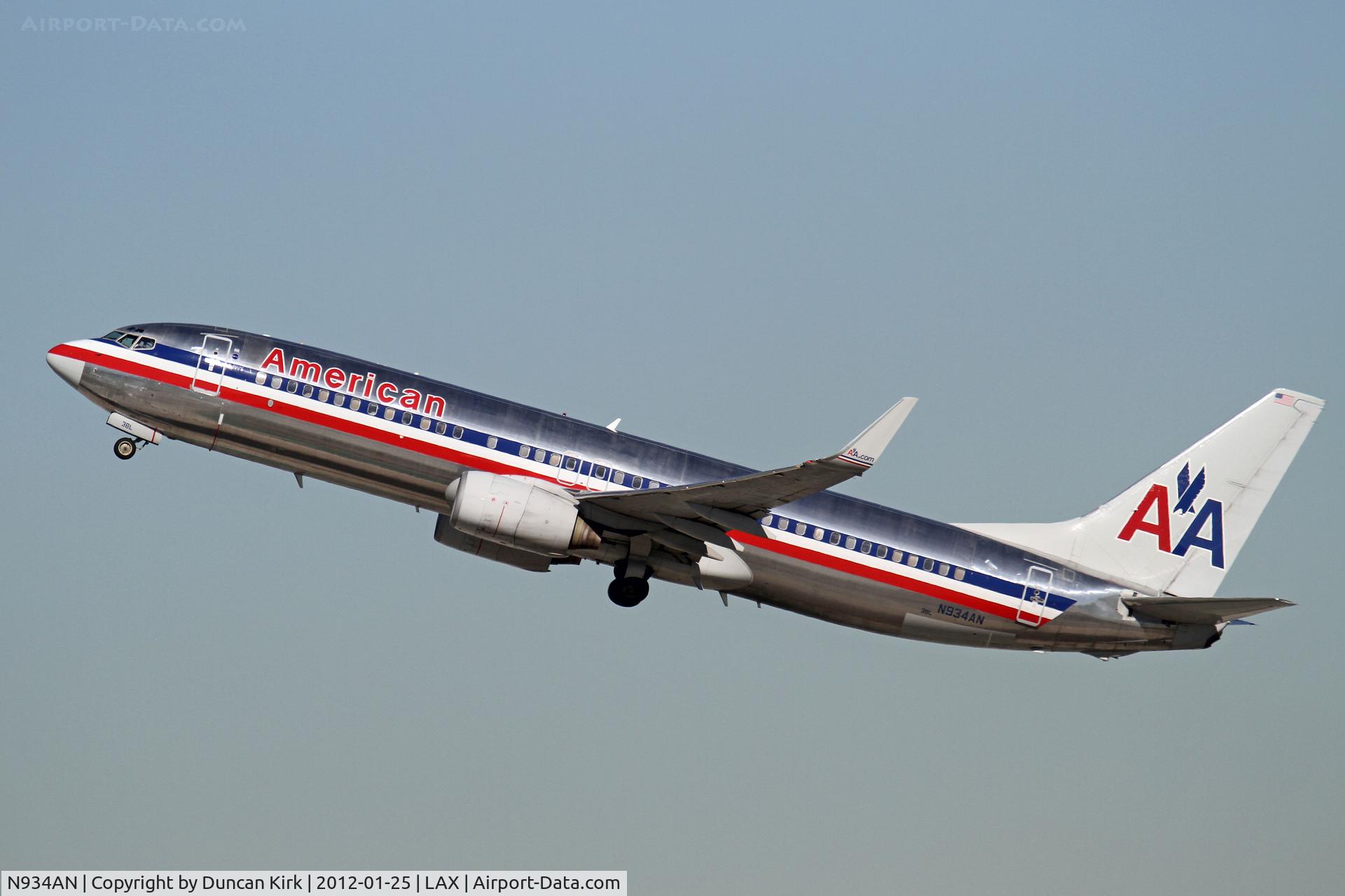 N934AN, 2000 Boeing 737-823 C/N 29531, Lots more on order for these and the B.737MAX