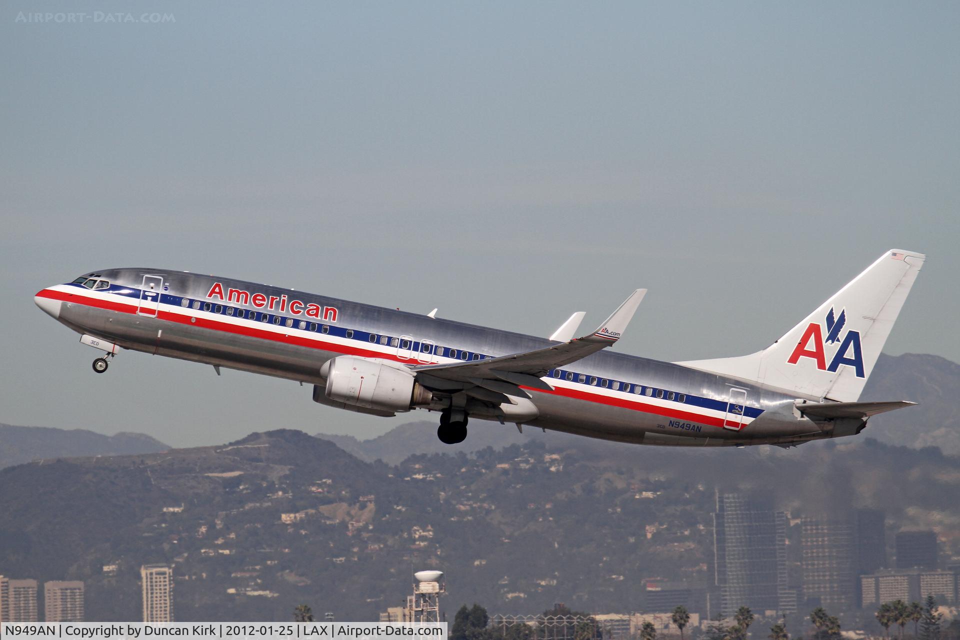 N949AN, 2000 Boeing 737-823 C/N 29537, Will they ever change AA's colors?