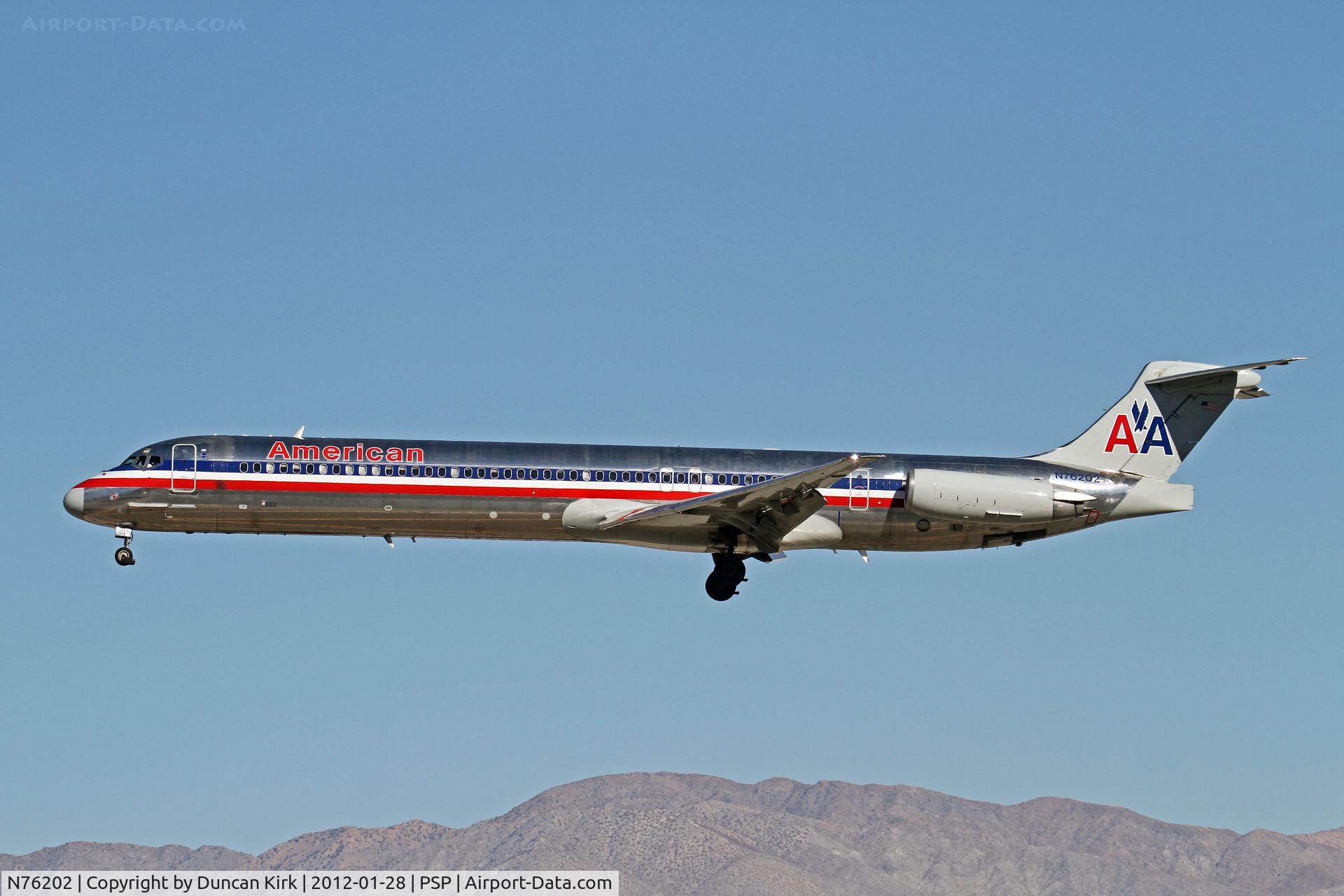 N76202, 1992 McDonnell Douglas MD-83 (DC-9-83) C/N 53292, On finals to the desert vacation resort of Palm Springs