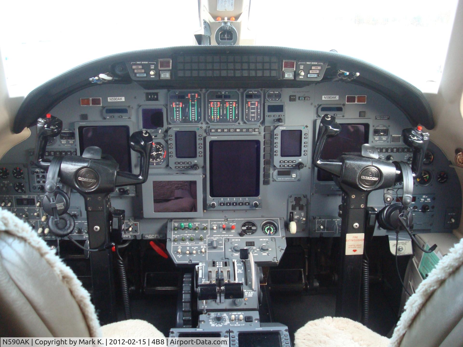 N590AK, 1999 Cessna 560XL Citation Excel C/N 560-5038, Citation N590AK's cockpit.