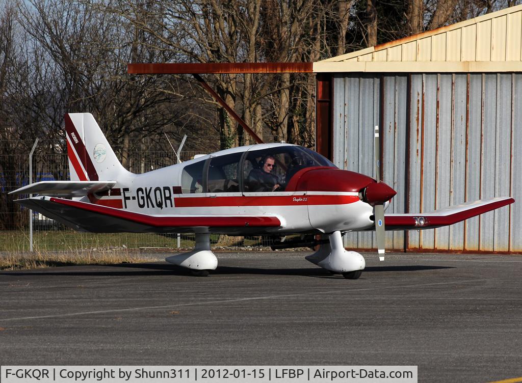 F-GKQR, Robin DR-400-120 C/N 2062, Parked and ready for a new light flight...