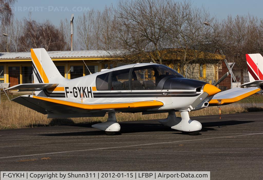 F-GYKH, Robin DR-400-160 Chevalier C/N 2541, Parked...
