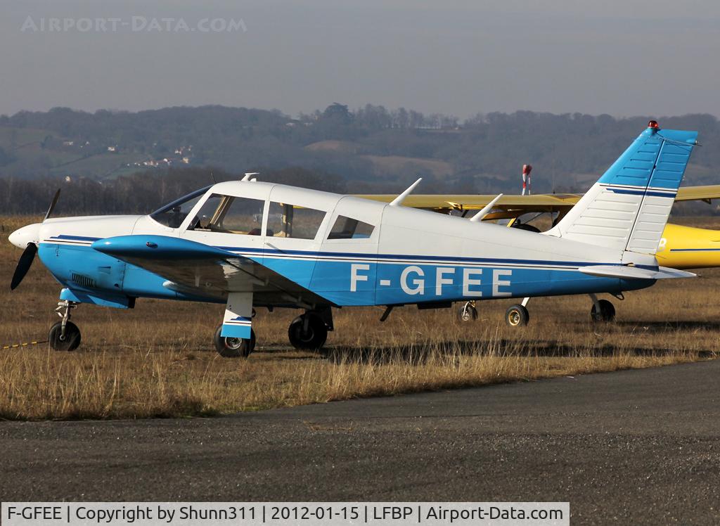 F-GFEE, Piper PA-28R-180 Cherokee Arrow C/N 28R30350, Parked...