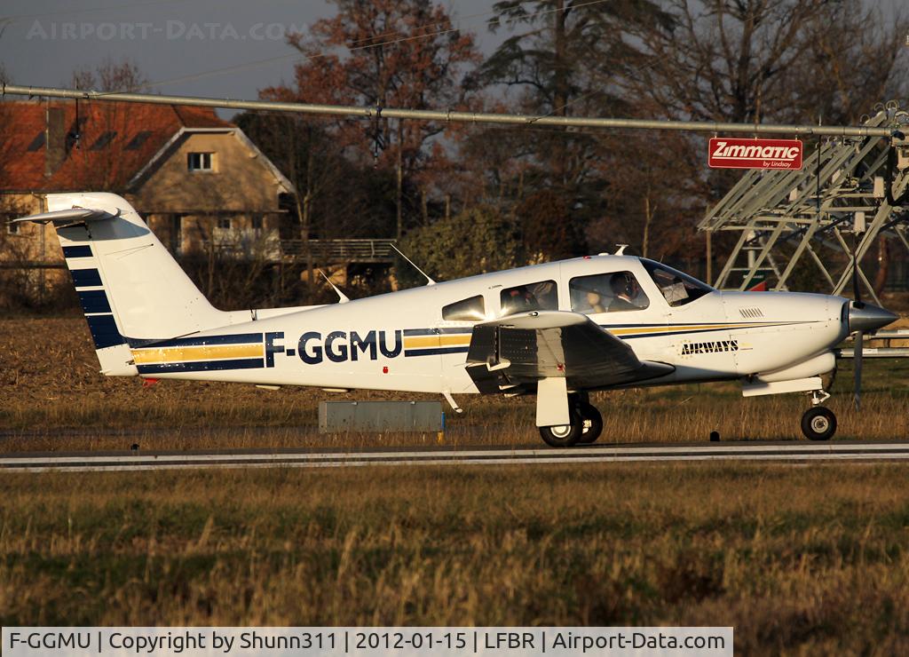 F-GGMU, Piper PA-28RT-201T Turbo Arrow IV C/N 28R-8031014, Lining up the runway for departure...