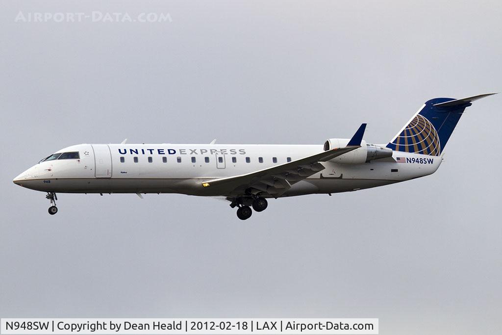 N948SW, 2003 Canadair CL-600-2B19 Regional Jet CRJ-200LR C/N 7789, United Express (SkyWest Airlines) N948SW (FLT SKW6522) from Phoenix Sky Harbor Int'l (KPHX) on short final to RWY 25L.