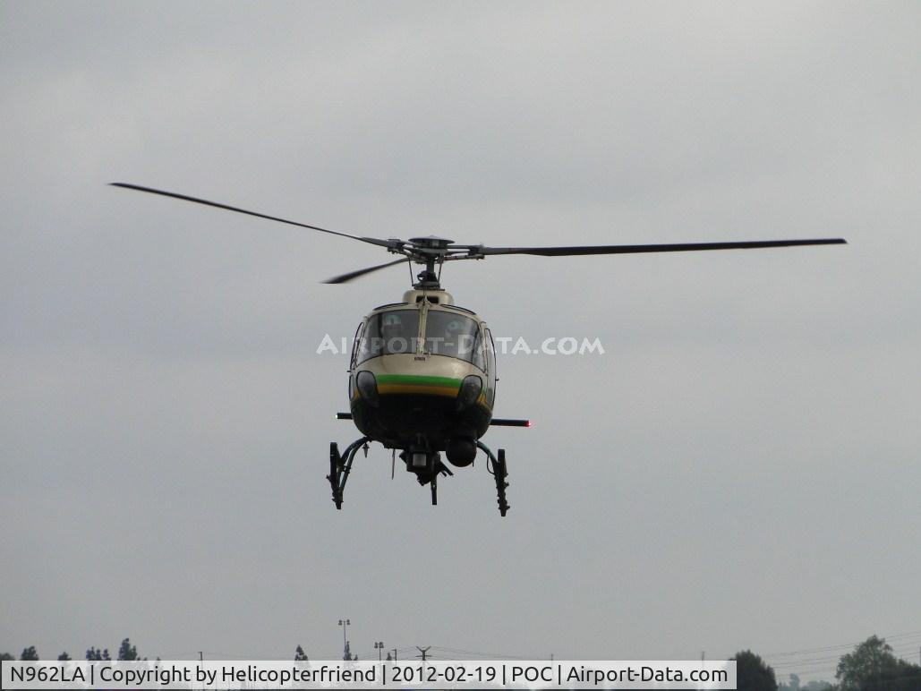 N962LA, Eurocopter AS-350B-2 Ecureuil Ecureuil C/N 7009, Flaring out to slow down to enter LA County Air Ops helipad area