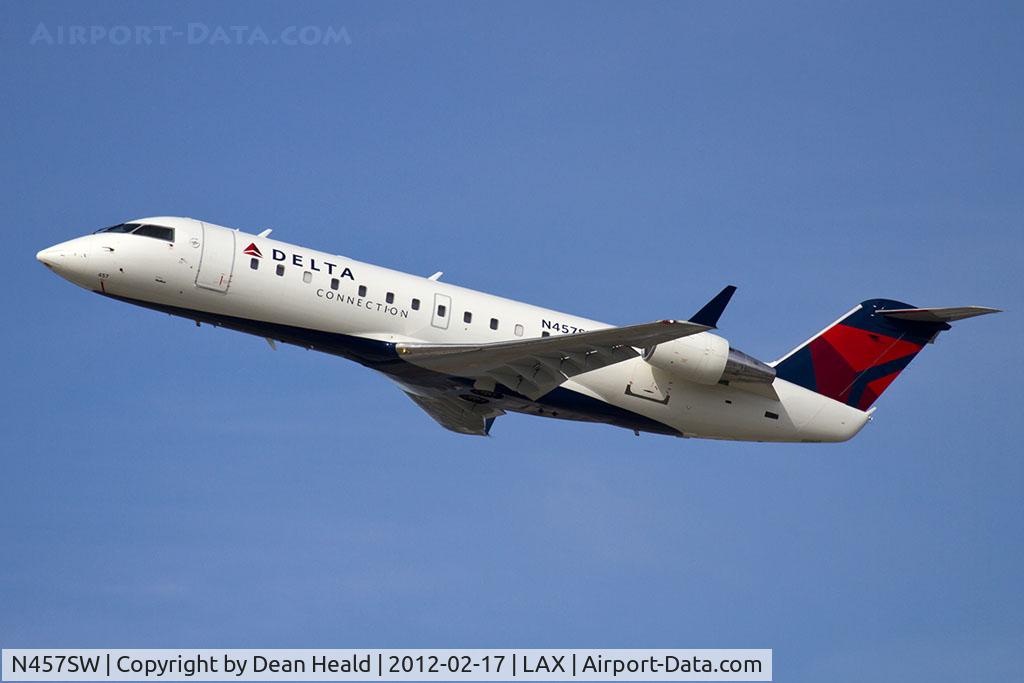 N457SW, 2003 Canadair CL-600-2B19 Regional Jet CRJ-200LR C/N 7773, Delta Connection (SkyWest Airlines) N457SW (FLT SKW4507) climbing out from RWY 25R en route to San Diego Int'l (KSAN).