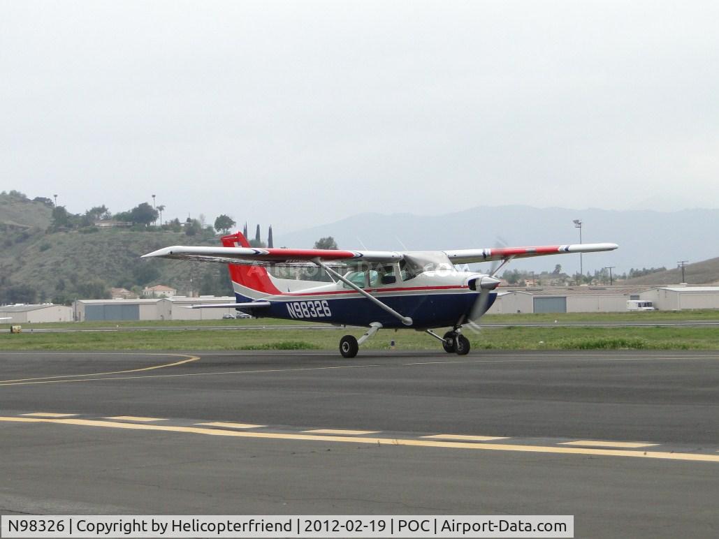 N98326, 1984 Cessna 172P C/N 17276278, Eastbound on taxiway Sierra heading for 26L