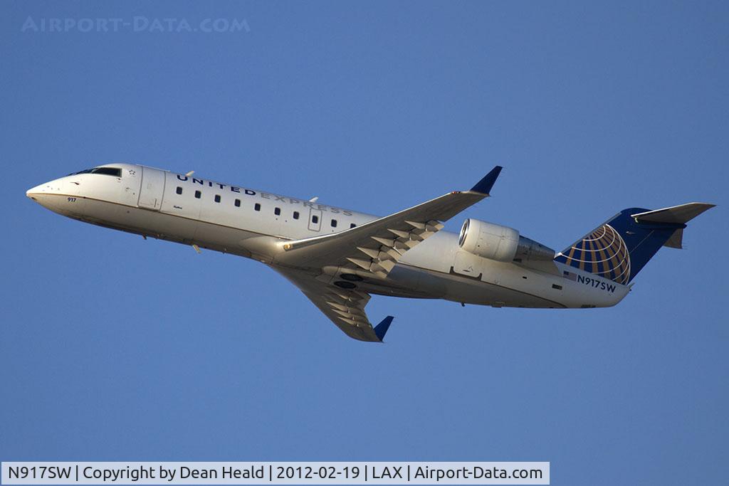 N917SW, 2002 Canadair CRJ-200LR (CL-600-2B19) C/N 7641, United Express (SkyWest Airlines) N917SW (FLT SKW5630) climbing out from RWY 25R en route to Boise Gowen Field (KBOI).
