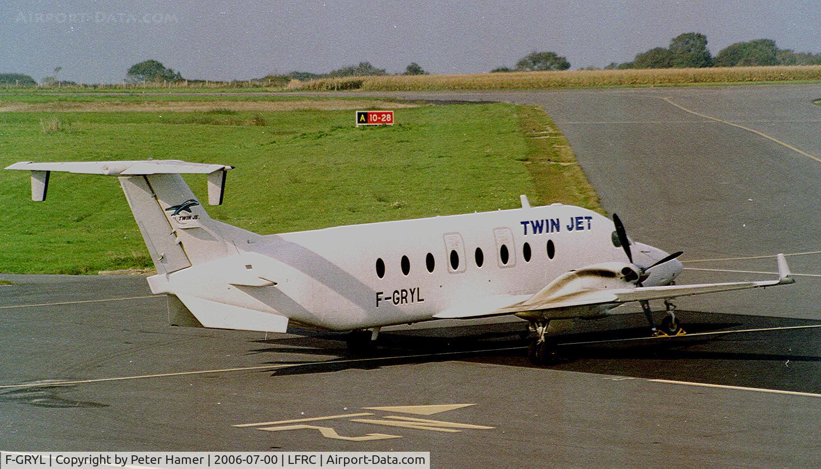 F-GRYL, 1997 Beech 1900D C/N UE-301, Maupertus