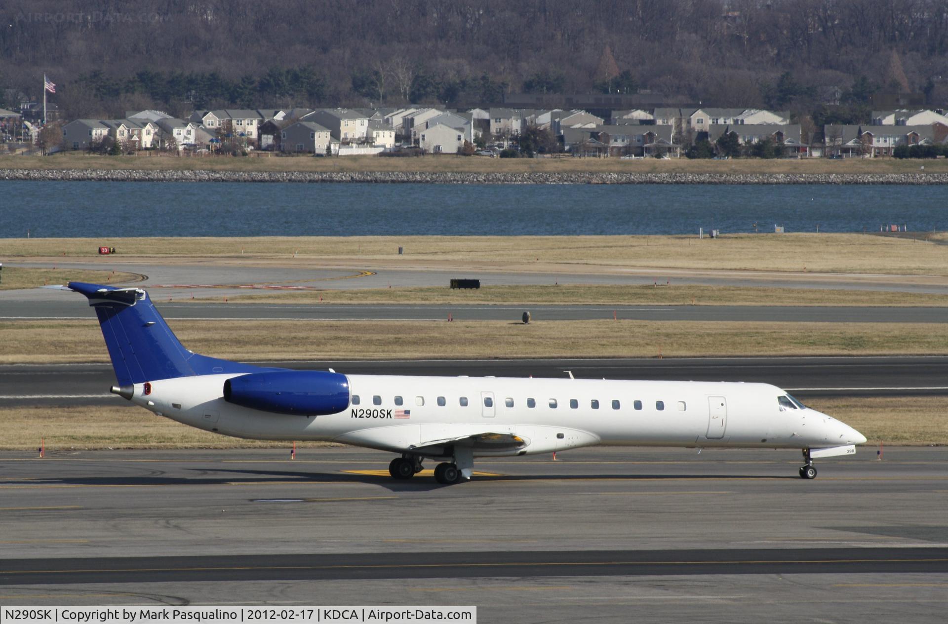 N290SK, 2001 Embraer ERJ-145LR (EMB-145LR) C/N 145474, EMB-145LR