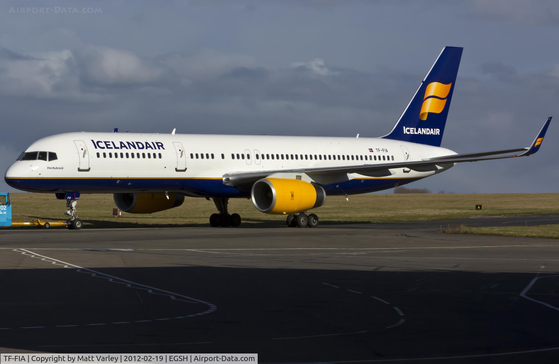 TF-FIA, 2000 Boeing 757-256 C/N 29310, Being towed to stand 8 after spray by Air Livery.