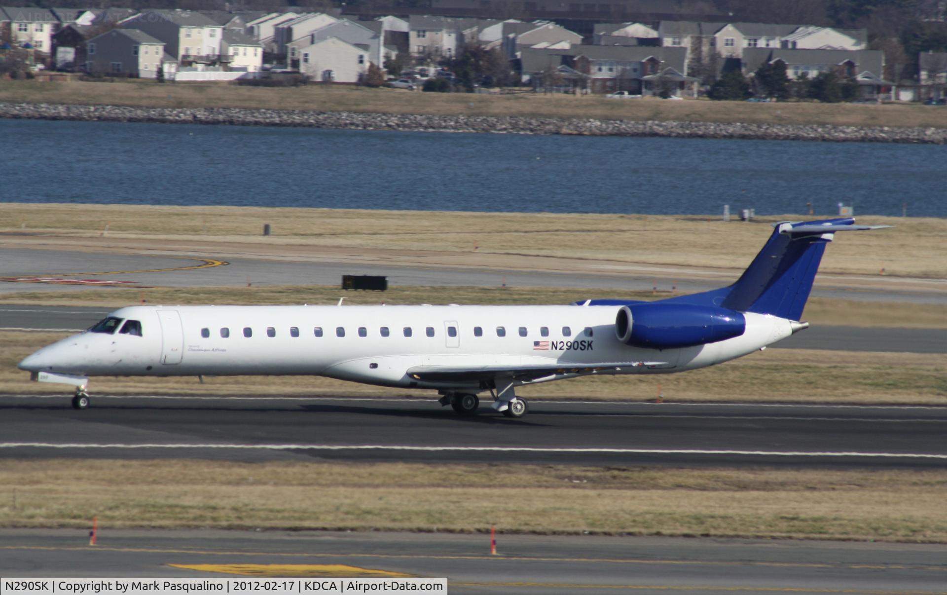 N290SK, 2001 Embraer ERJ-145LR (EMB-145LR) C/N 145474, EMB-145LR