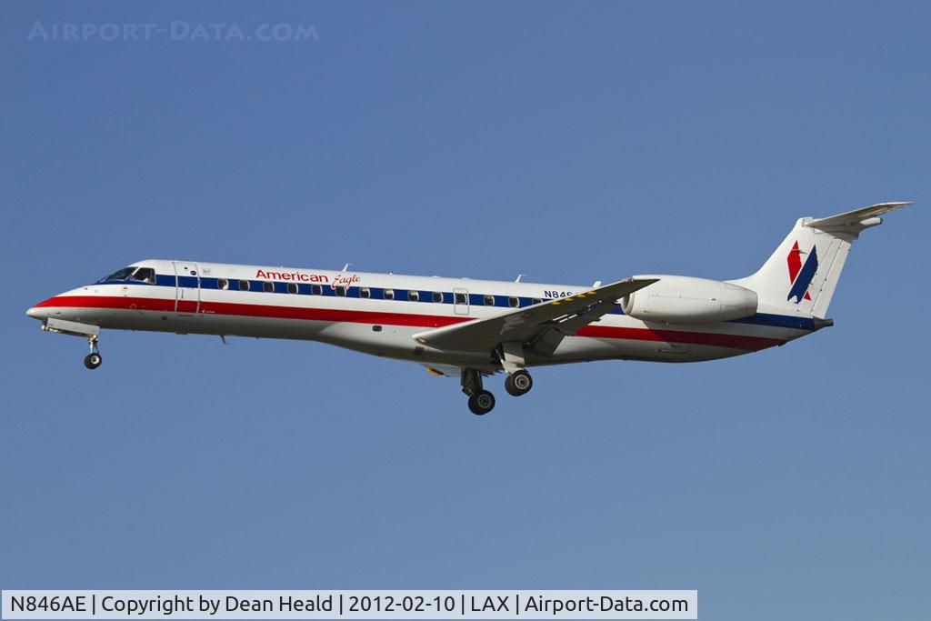 N846AE, 2003 Embraer ERJ-140LR (EMB-135KL) C/N 145692, American Eagle N846AE (FLT EGF3061) from Phoenix Sky Harbor Int'l (KPHX) on short final to RWY 25L.