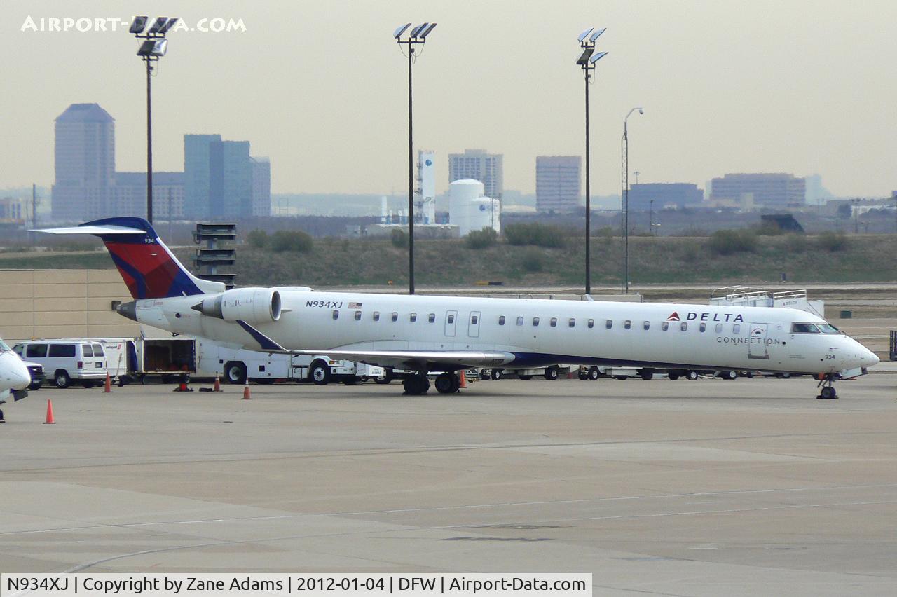 N934XJ, 2008 Bombardier CRJ-900ER (CL-600-2D24) C/N 15198, On the ramp at DFW Airport