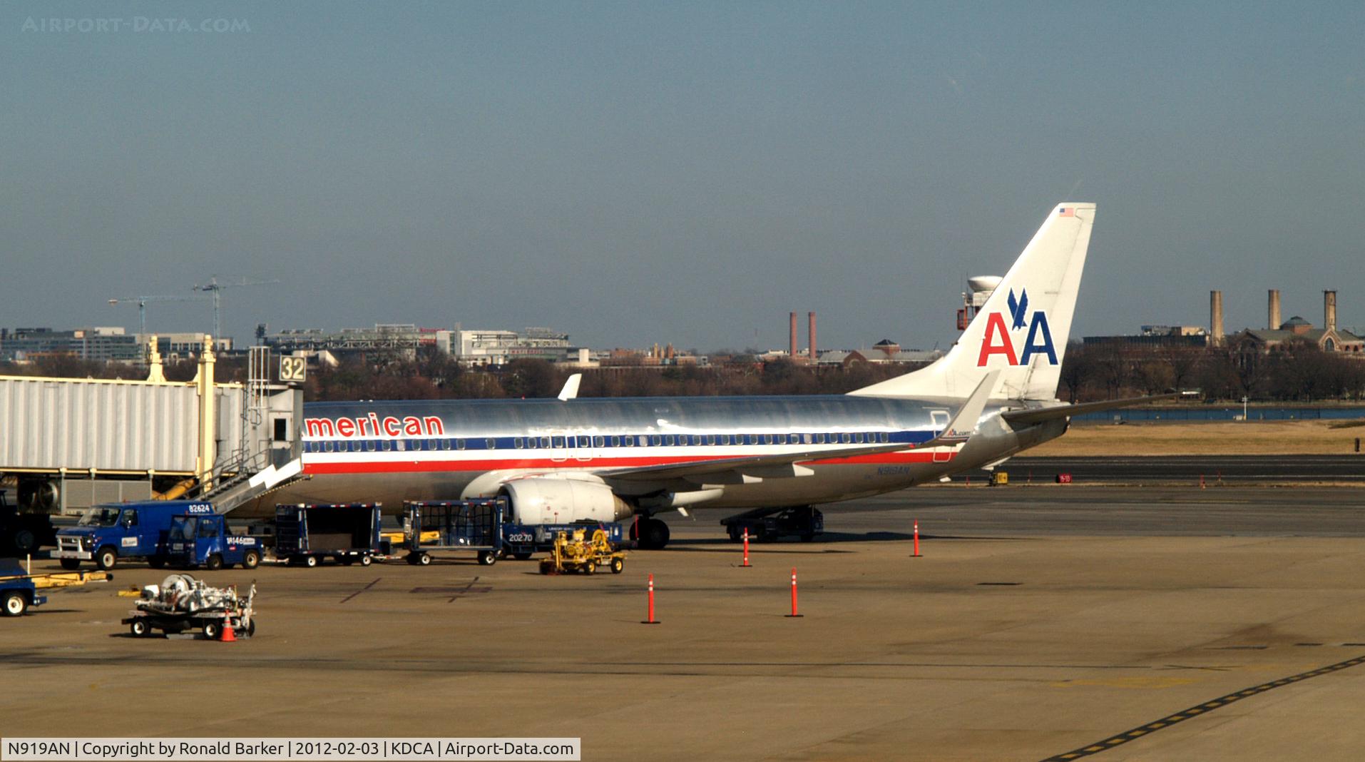 N919AN, 1999 Boeing 737-823 C/N 29520, DCA, VA