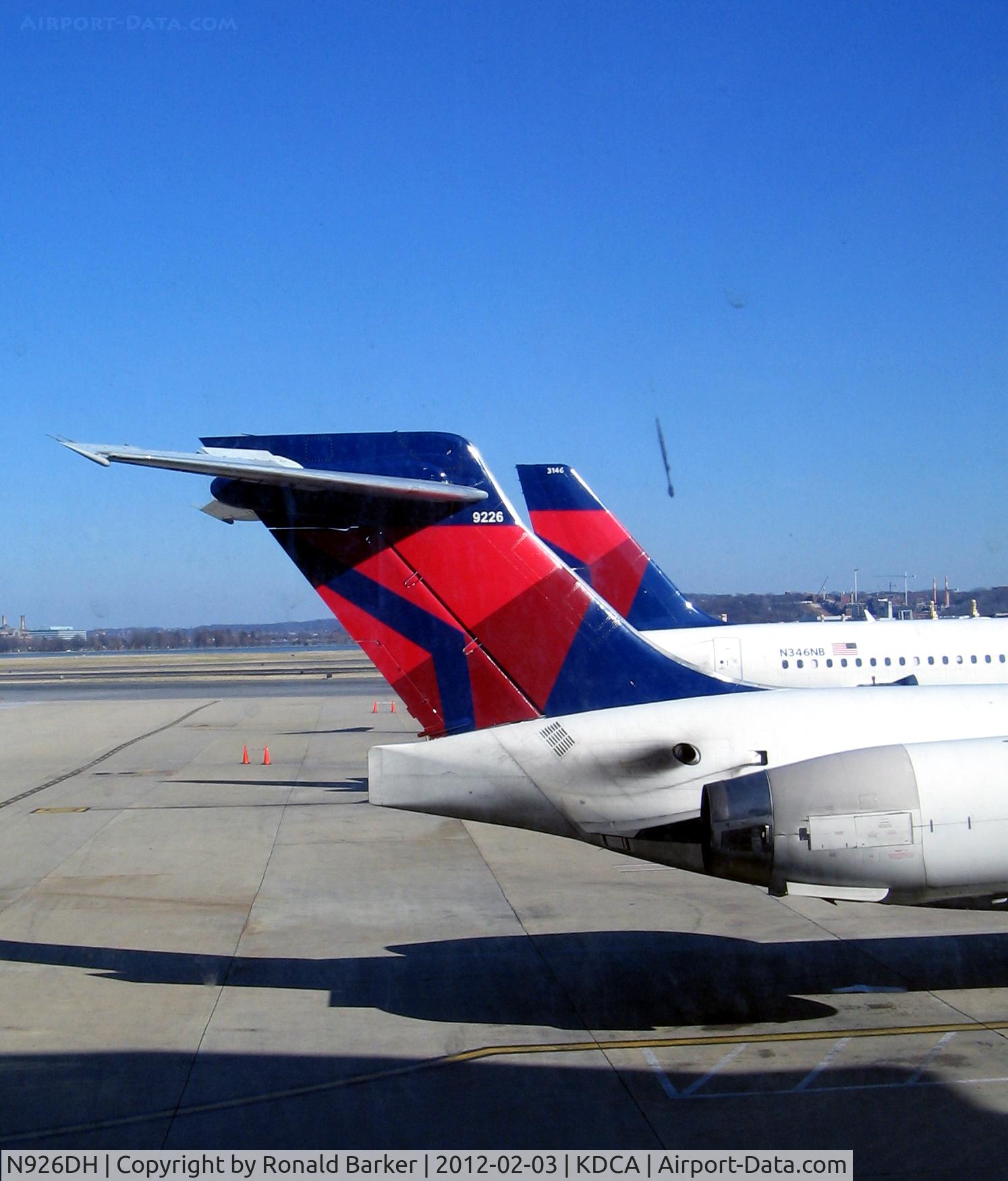 N926DH, 1998 McDonnell Douglas MD-90-30 C/N 53588, DCA, VA