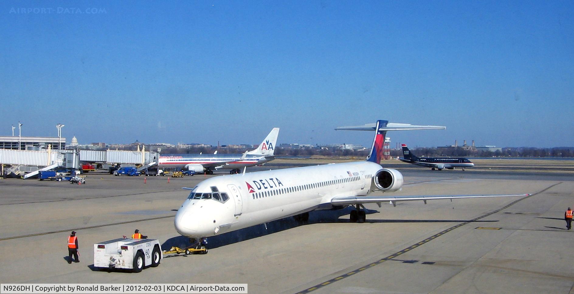 N926DH, 1998 McDonnell Douglas MD-90-30 C/N 53588, DCA, VA