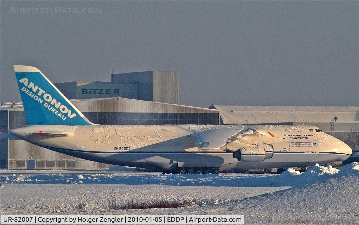 UR-82007, 1988 Antonov An-124-100 Ruslan C/N 19530501005, There is no doubt, this plane was hit by a mega snowball......