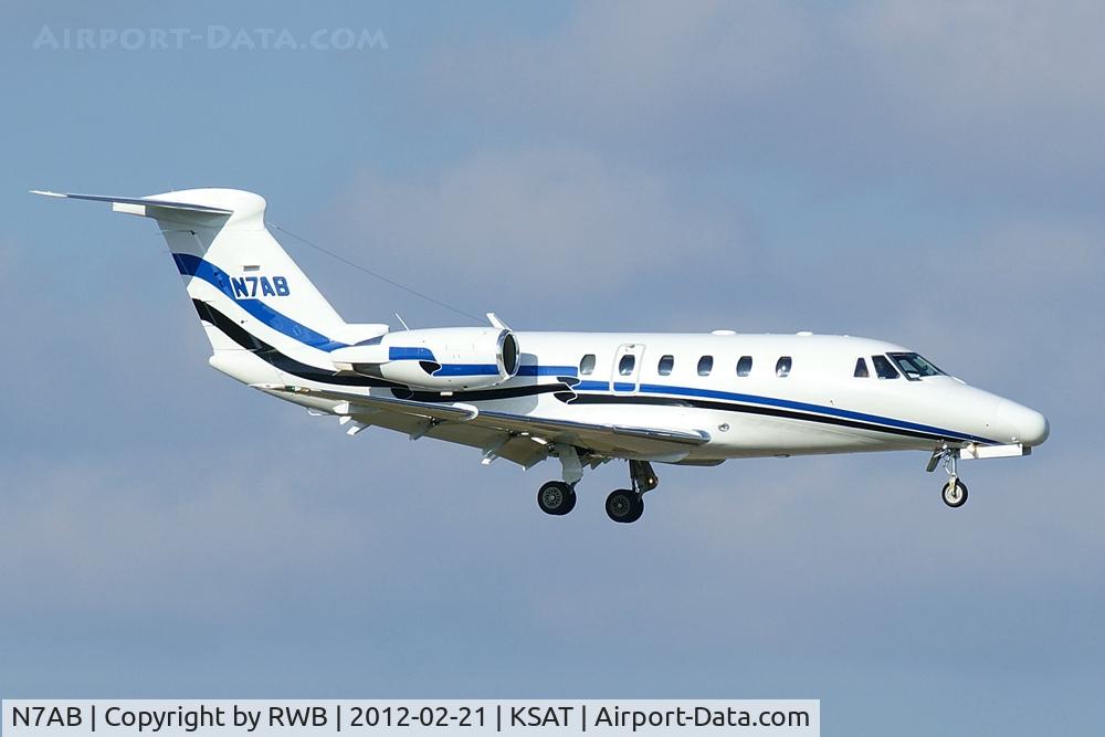 N7AB, 1996 Cessna 650 Citation VII C/N 650-7068, On approach 12R